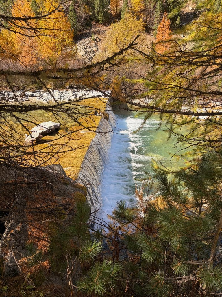Waterfall on the Ova da Roseg river
