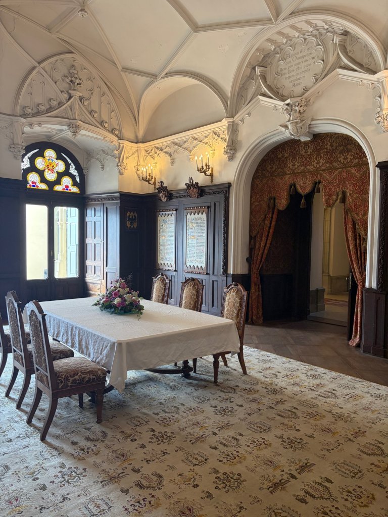 Oberhofen Castle's dining room